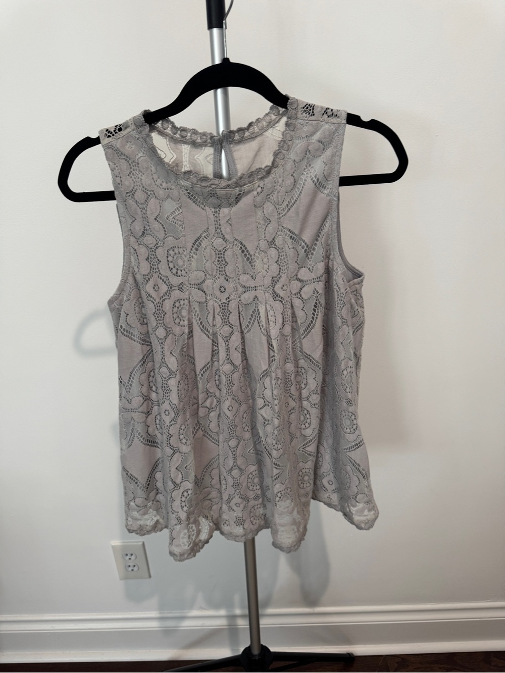 Doe & Rae Lace Overlay Sleeveless Tank in Light Gray